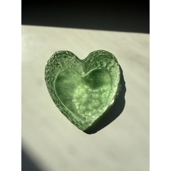 Vintage Rare Fire & Light Recycled Glass Heart  Celery Green Paperweight Signed - Picture 4 of 5